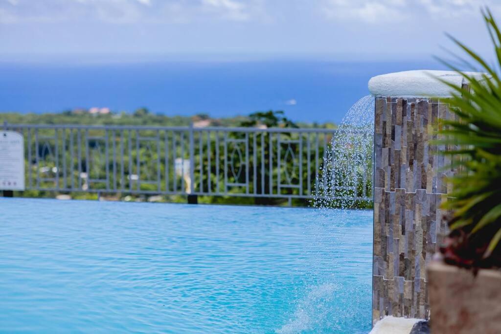 Villa Pyramid Point Manor à Ocho Ríos Extérieur photo